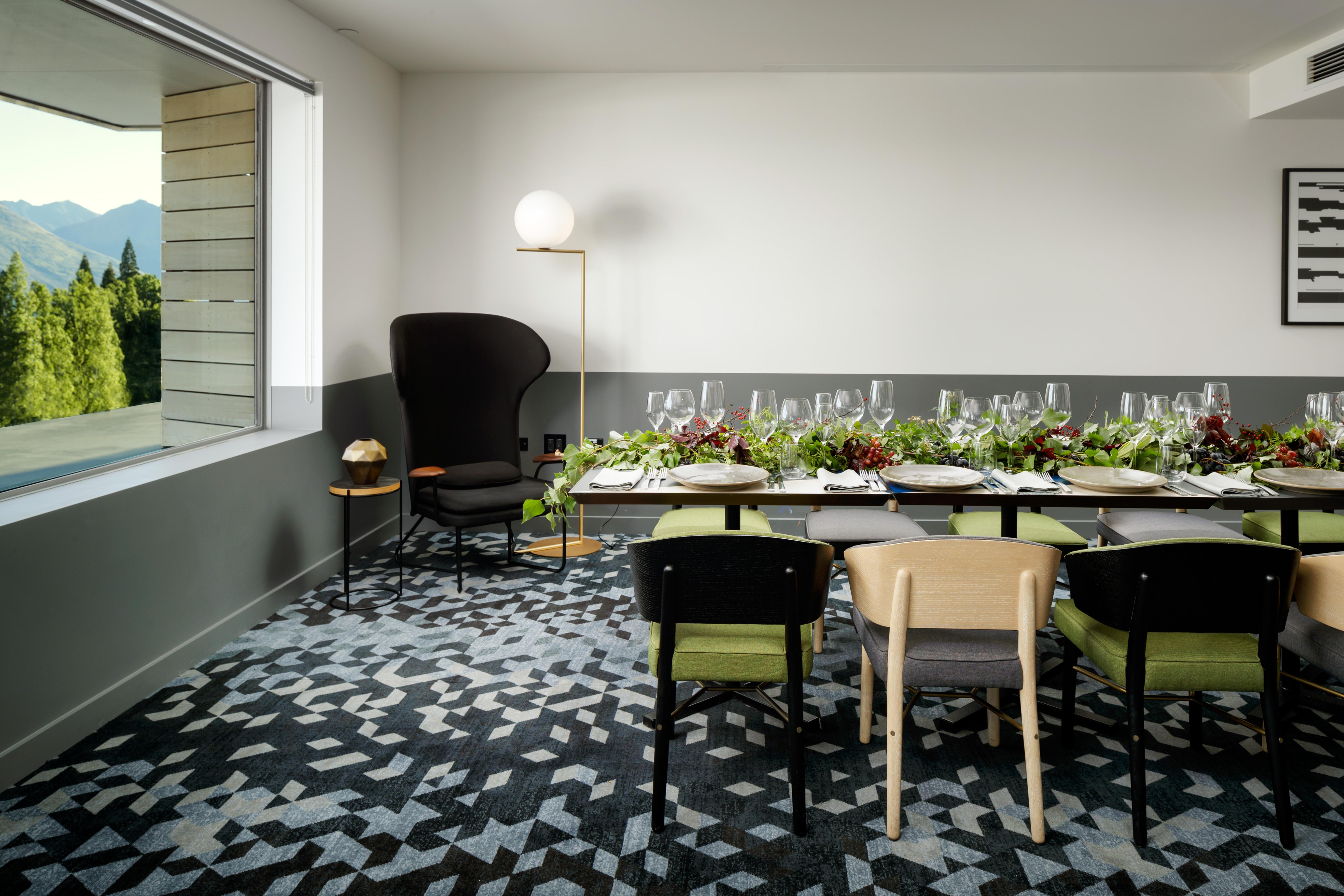 Qt Queenstown Exterior foto The dining room at the Hotel
